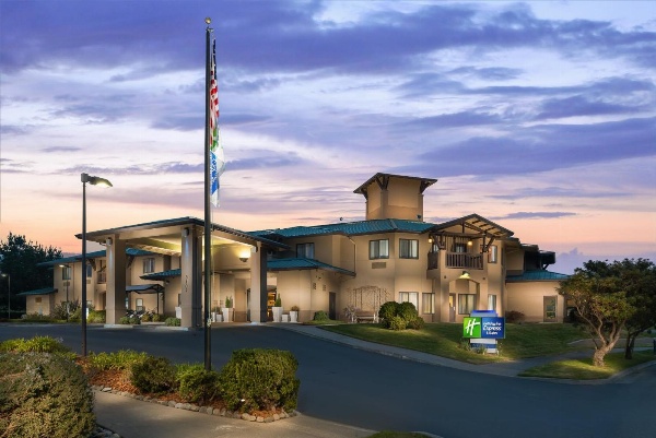 Holiday Inn Express Hotel & Suites Arcata/Eureka-Airport Area image 1