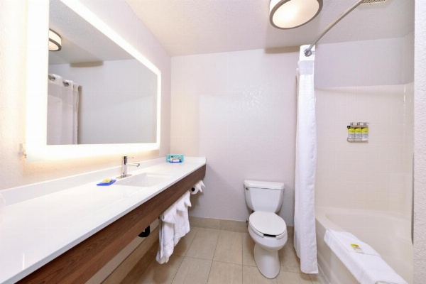 Holiday Inn Express Hotel & Suites Arcata/Eureka-Airport Area image 25
