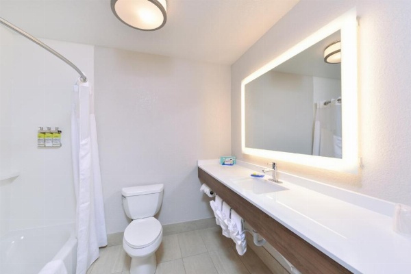 Holiday Inn Express Hotel & Suites Arcata/Eureka-Airport Area image 26