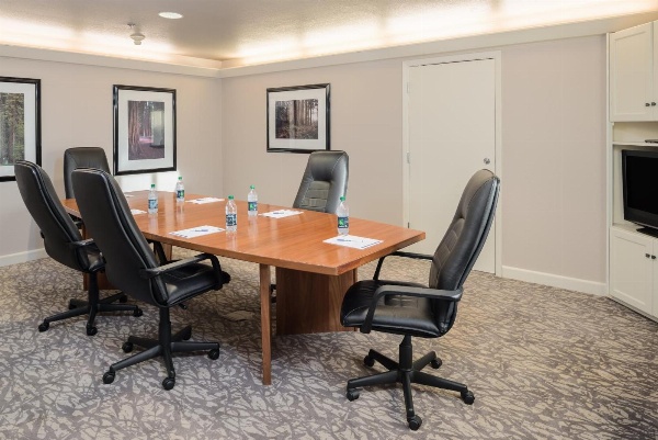 Holiday Inn Express Hotel & Suites Arcata/Eureka-Airport Area image 3
