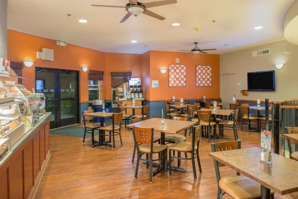 Holiday Inn Express Hotel & Suites Arcata/Eureka-Airport Area image 5